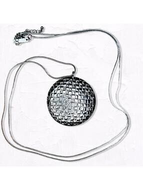 5605gc. WHBM Silvertone Necklace